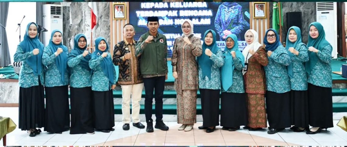 Ketua TP-PKK Batang Hari Salurkan Tali Kasih untuk 42 Keluarga Terdampak Bencana. FOTO: LAN