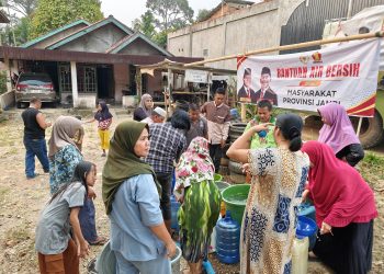Dari Kumpeh ke Seberang, Rocky Candra Bergerak Cepat Salurkan Air Bersih untuk Warga Tahtul Yaman. FOTO: IST