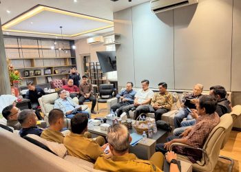 RDP yang difasilitasi oleh Waka I DPRD Provinsi Jambi dan ketua komisi IV DPRD Provinsi Jambi bersama LBH Makalam dan PT Batu Mamak Serasi. FOTO: UCUP
