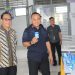 Saat mengawasi tes urine petugas dan warga binaan di Lapas Kelas IIB Kuala Tungkal. FOTO: IST