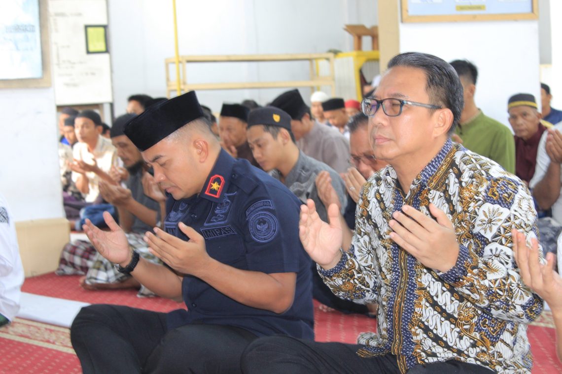 Kanwil Ditjenpas Jambi pimpin doa bersama pemasyarakatan Jambi dan jajaran serta warga binaan gelar doa bersama mendoakan jurnalis yang hilang saat liputan erupsi gunung anak Krakatau. FOTO: IST