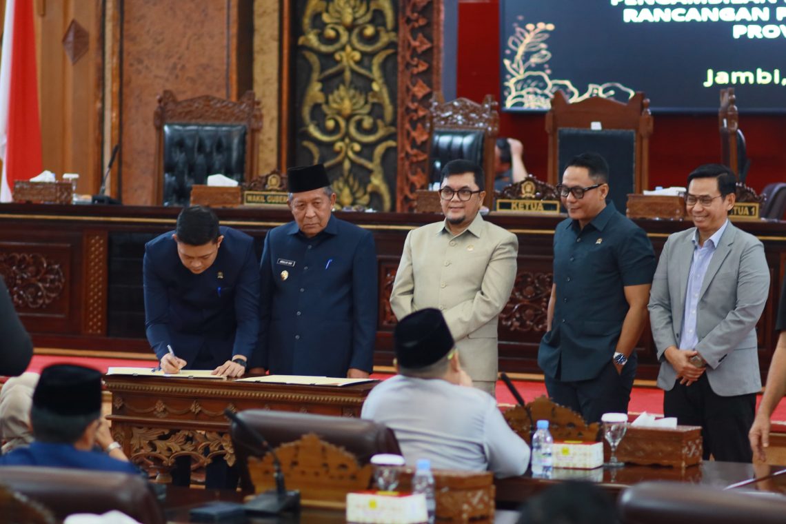 DPRD Provinsi Jambi saat mengesahkan perubahan KUA-PPAS TA 2026. FOTO: UCUP