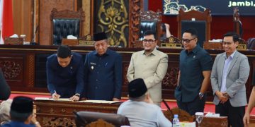 DPRD Provinsi Jambi saat mengesahkan perubahan KUA-PPAS TA 2026. FOTO: UCUP