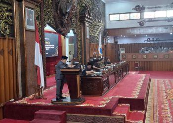 Gubernur Jambi saat menyampaikan nota pengantar RAPBD perubahan 2026. FOTO: IST