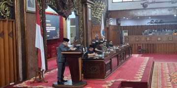 Gubernur Jambi saat menyampaikan nota pengantar RAPBD perubahan 2026. FOTO: IST