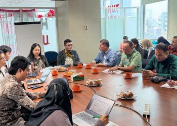 Waka I DPRD Provinsi Jambi dan Komisi II DPRD Provinsi Jambi saat studi banding di Biro Perekonomian DKI Jakarta. FOTO: UCUP