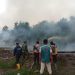 Satgas saat memadamkan api di kawasan gambut di Tanjab Timur. FOTO: IST