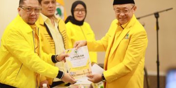 Ketua DPD Partai Golkar Provinsi Jambi, H Cek Endra saat menyampaikan laporan persiapan Pemilu dalam Rakor Golkar di Palembang. FOTO: UCUP