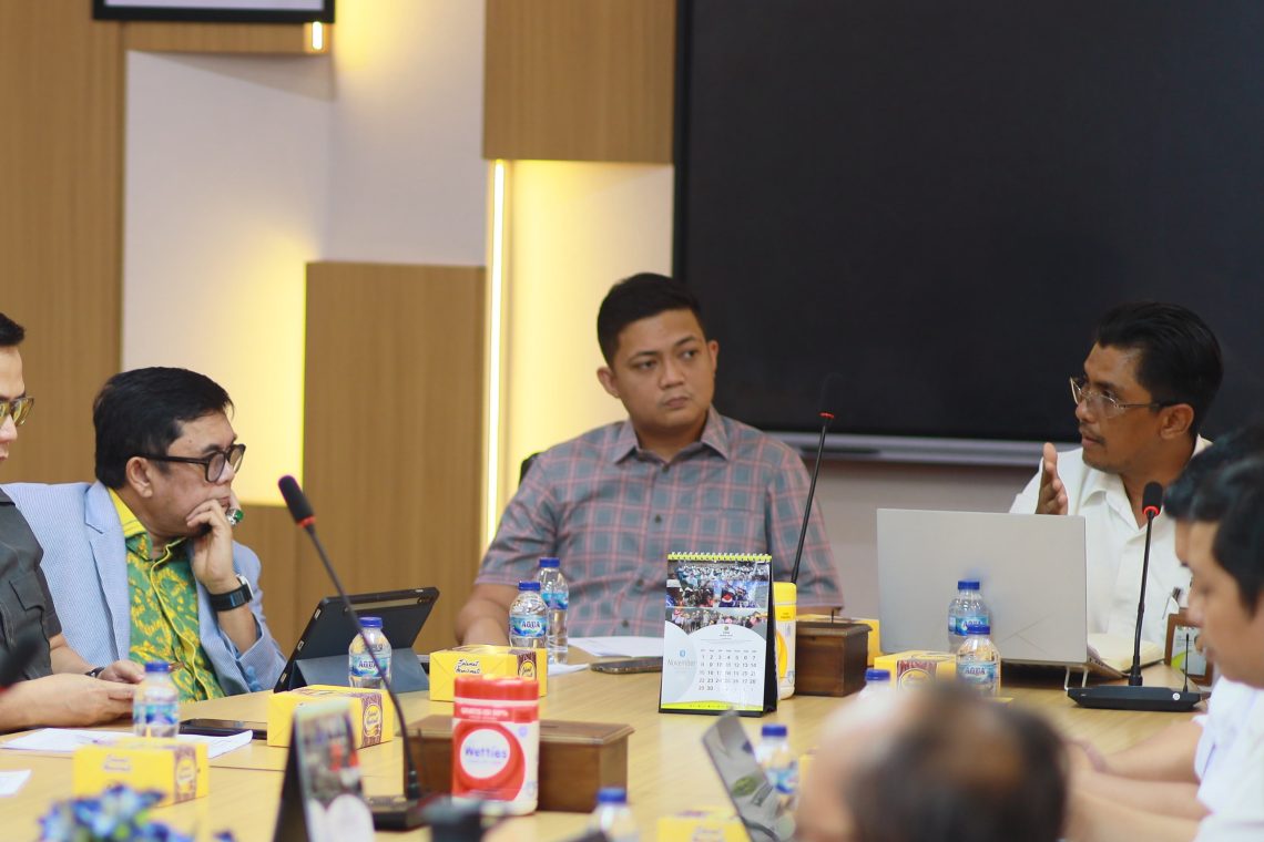 Unsur pimpinan DPRD Provinsi Jambi mendampingi Komisi III Saat Konsultasi ke Kementerian ESDM terkait IUP pertambangan. FOTO: UCUP