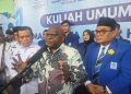 Menteri HAM RI, Natalius Pigai usai memberikan kuliah di UIN STS Jambi. FOTO: IST