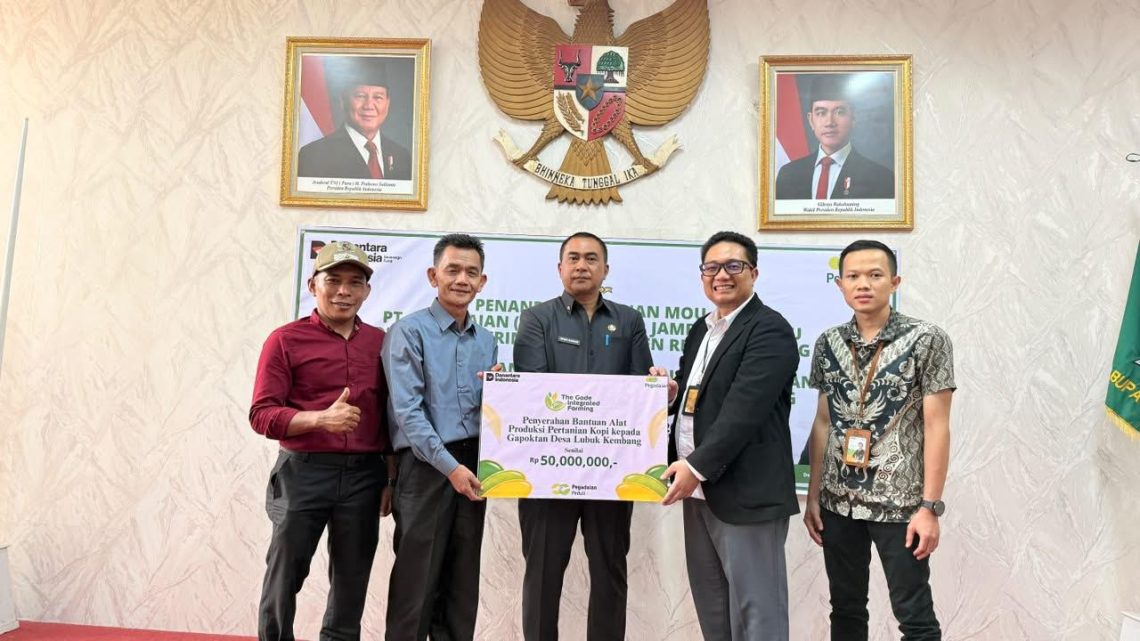 Pegadaian Kucurkan Rp50 Juta untuk Dorong Produktivitas Petani Kopi Lubuk Kembang. FOTO: IST