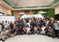 Rocky Candra dan pengurus Karang Taruna Provinsi Jambi usai rapat perdana program kerja ke depan. FOTO: IST