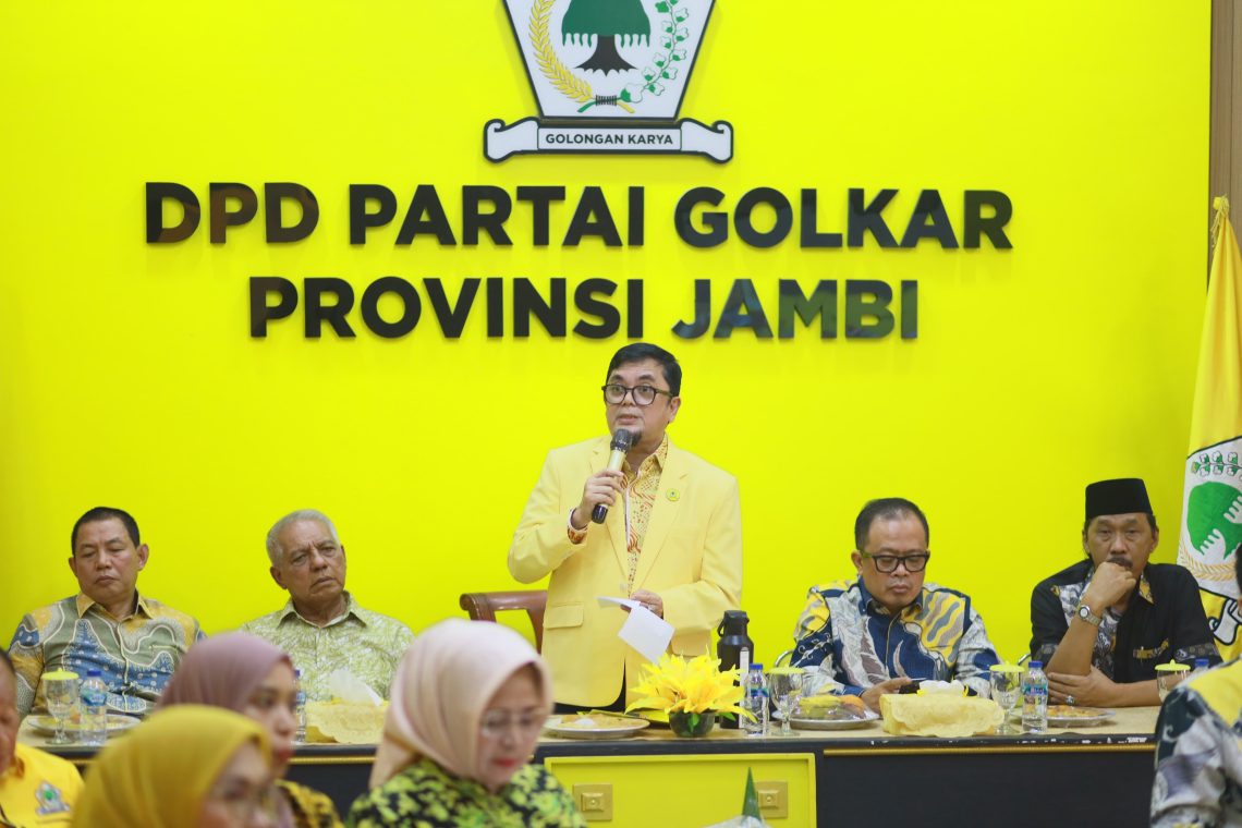 Mewakili Cek Endra, Sekretaris Golkar Jambi Ivan Wirata sampaikan kata sambutan. FOTO: UCUP