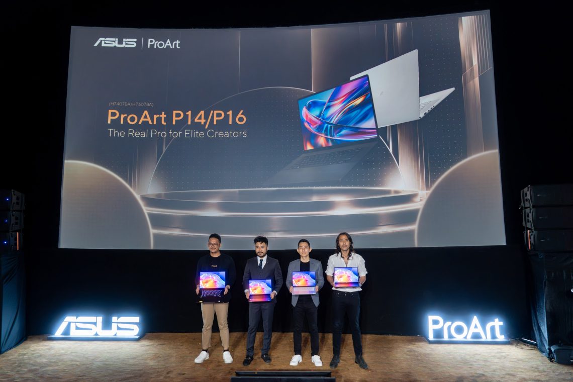 Kika: Adrian Pradipta - Technical Public Relations, ASUS Indonesia, Rudy Salim - CEO PRESTIGECORP, Lenny Lin - Country Manager, ASUS Indonesia, Marcello Tahitoe, Top Indonesian Singer. FOTO: IST