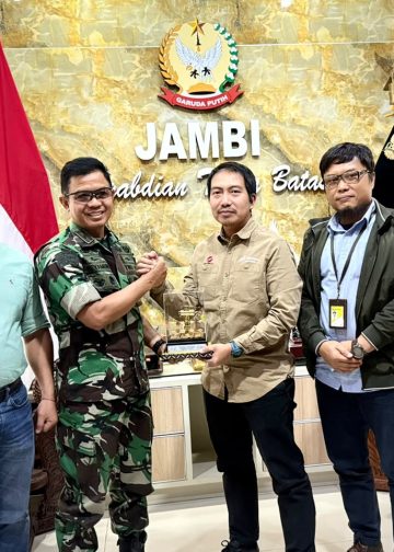 General Manager PHR Zona 1, Muhammad Luthfi Ferdiansyah melakukan kunjungan kehormatan kepada Danrem 042/Garuda Putih, Brigjen TNI Nyamin di Markas Korem 042/Garuda Putih, Jambi, untuk memperkuat sinergi dan koordinasi dalam mendukung kelancaran operasional Hulu Migas. FOTO: IST