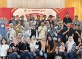 Rocky Candra bersama peserta sosialisasi dan bimbingan tehnis pengelolaan sampah. FOTO: IST