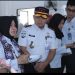 Direktur Perawatan Kesehatan dan Rehabilitasi Dirjenpas, Dr. dr. Adhayani Lubis, Sp.KJ., M.K.M., saat mencicipi masakan di dapur sehat  Lapas Kelas IIA Jambi. FOTO: IST